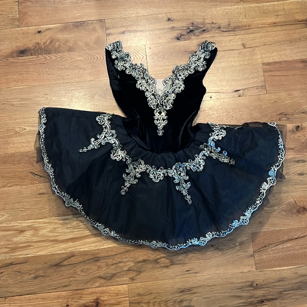 Black Pointe Costume
